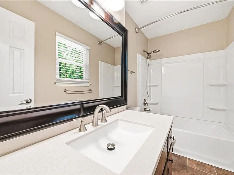 3773 Memorial Pkwy NW — Photo 20