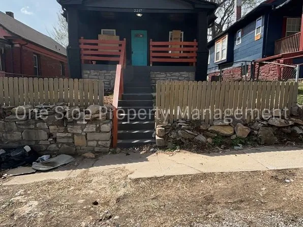 2217 E 37th St, Kansas City, MO 64109