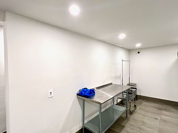 2nd image of 199 Bridge St #3LL