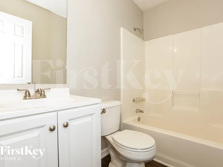4808 Woodlands Pkwy — Photo 16
