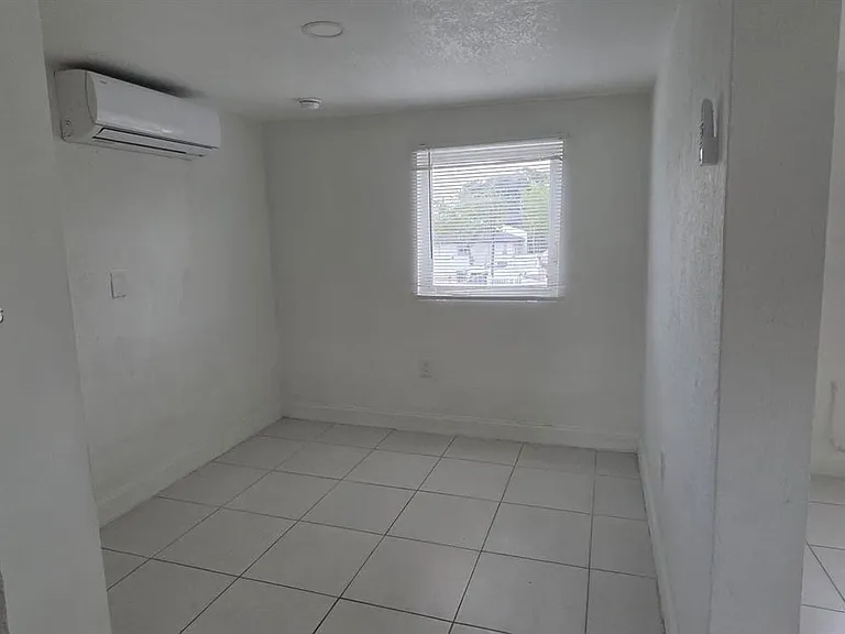 4606 NW 21st Ave #1 — Photo 3