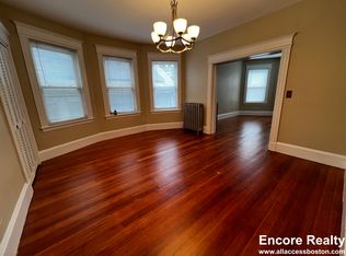 752 Boylston St #7W, Chestnut Hill, MA 02467