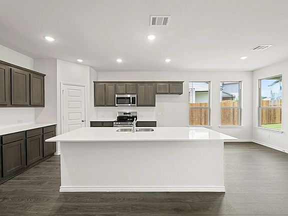 2nd image of 402 Saddle Ct #402