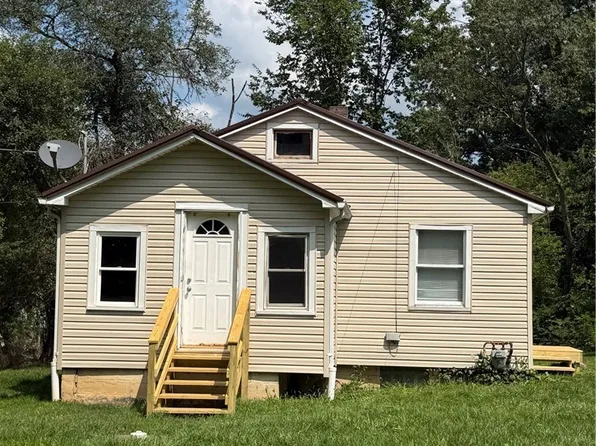 4966 Collins Dr, Newton Falls, OH 44444