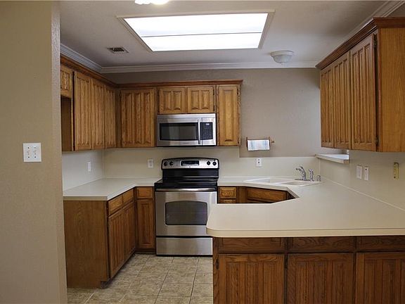 4th image of 813 Parkwest Blvd