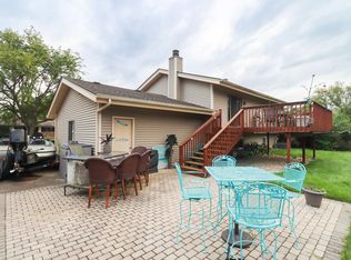916 Camelot Dr, Crystal Lake, IL 60014