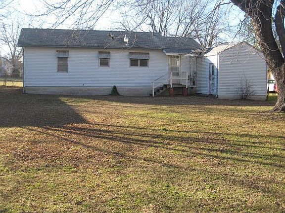 2nd image of 225 E 8th St
