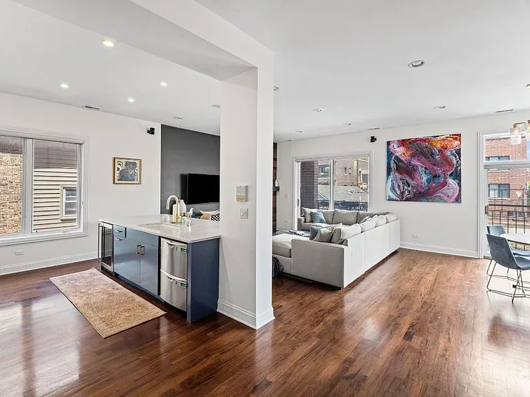 831 N Paulina St #2E — Photo 3