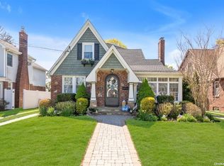 135 Carman Ave, East Rockaway, NY 11518