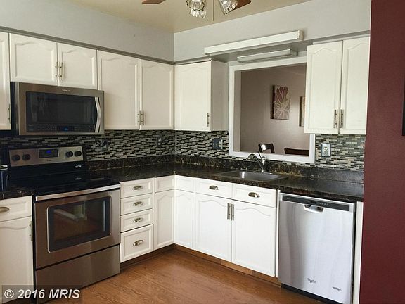 3rd image of 503 Richmond Sq NE