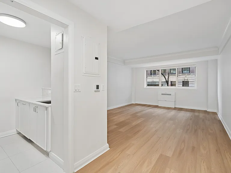 85 E End Ave #1H — Photo 4