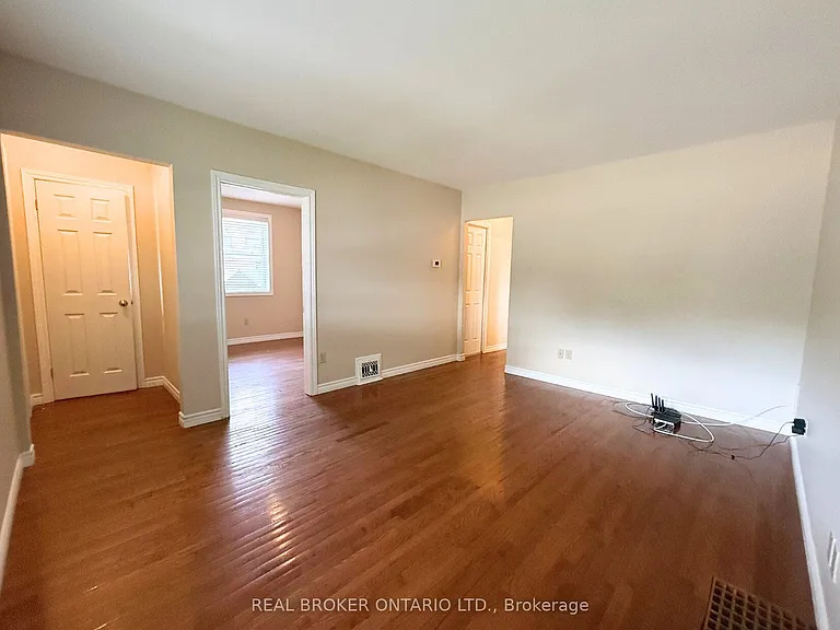 315 E 22nd St #MAIN — Photo 2