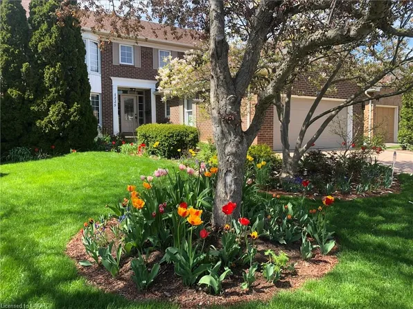 1225 Old Post Dr, Oakville, ON L6M 1A5