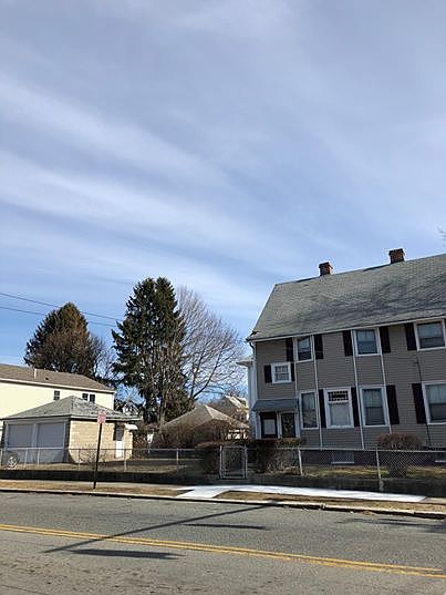 2nd image of 475 Eaton St