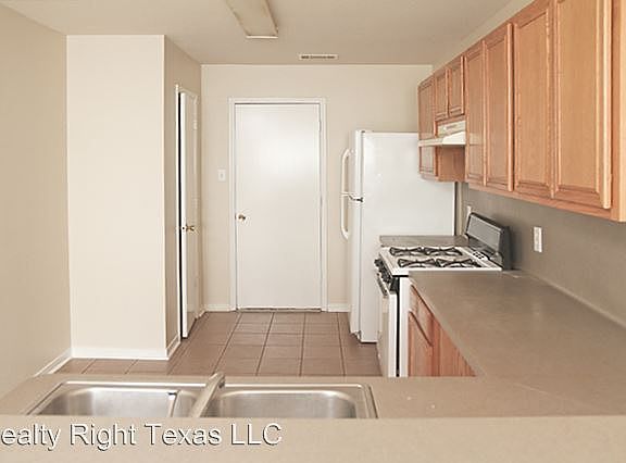 3rd image of 16311 Blue Rock Springs Dr