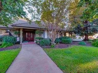 2412 Holiday Ct, Madera, CA 93637