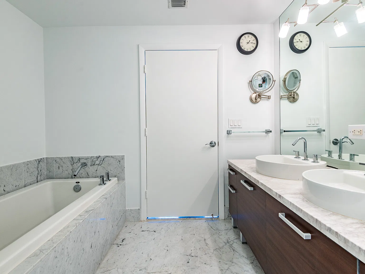 2 bed, 1203 sqft, $4,500 — Photo 3