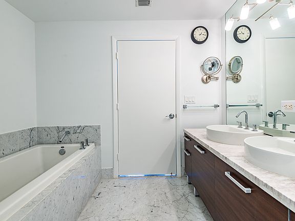 3rd image of 244 Biscayne Blvd APT 3902