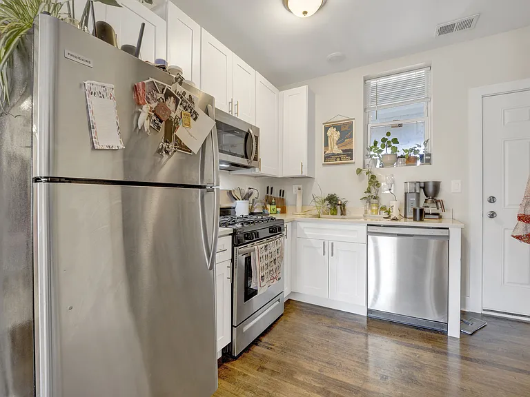 2442 N Kilbourn Ave #2 — Photo 6
