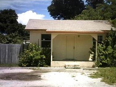 5th image of 4425 NW 23rd Ct