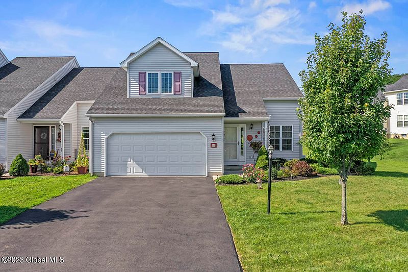 2nd image of 3C Breezy Pointe Drive