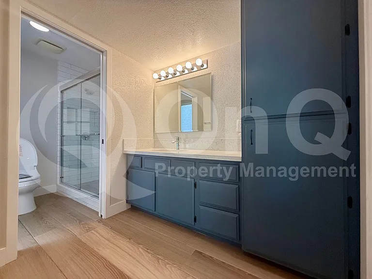 4322 N 28th Way — Photo 13