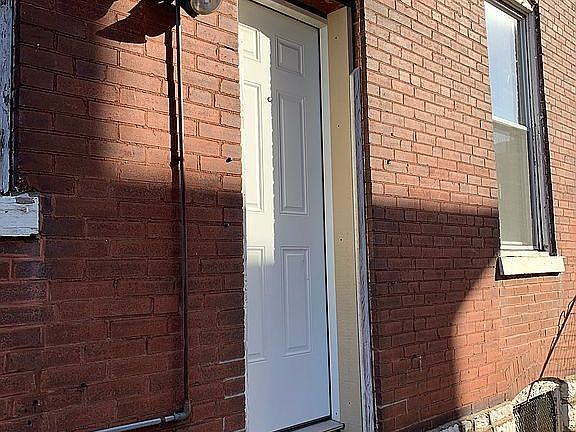 4th image of 2133 Fair Ave