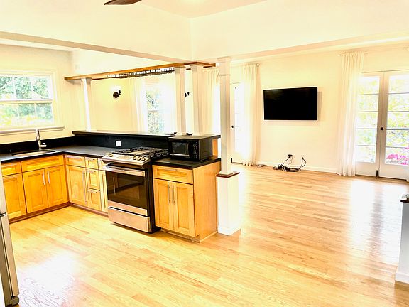 3rd image of 908 Parkman Ave #908
