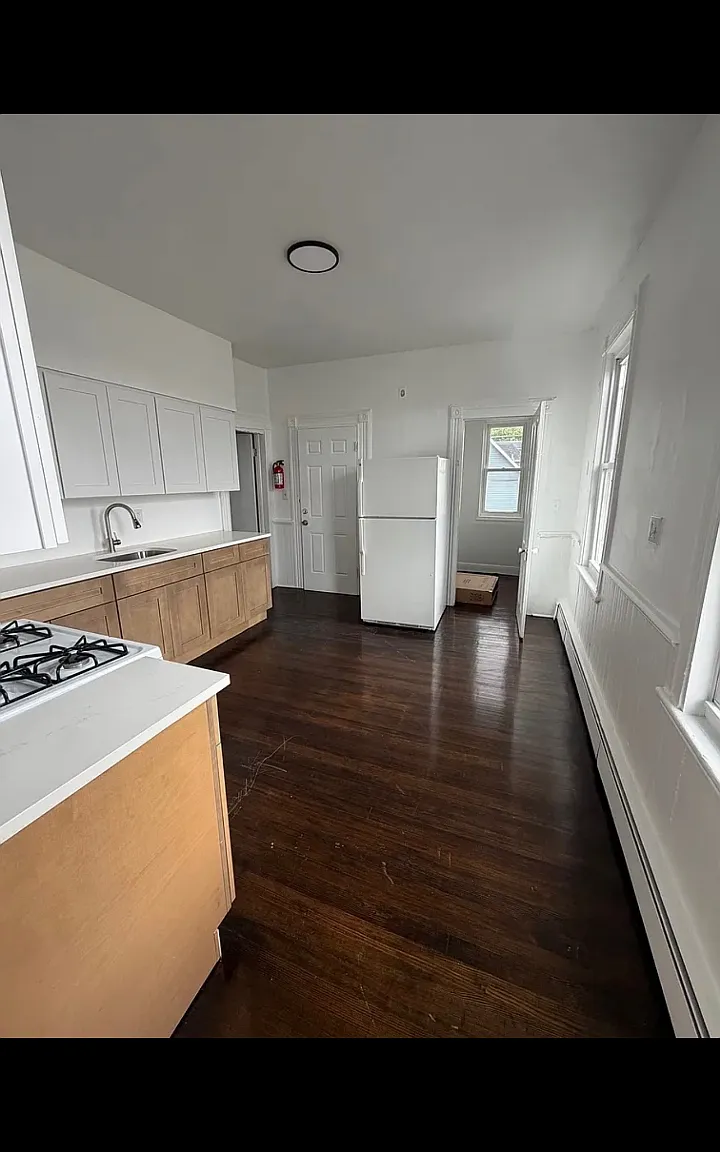3 bed, $2,300 — Photo 1