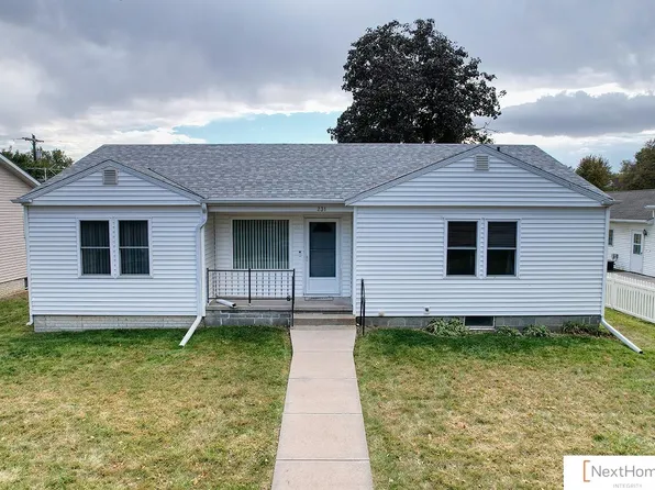 231 E 3rd St, Wahoo, NE 68066