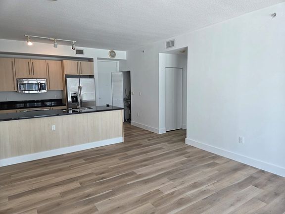 5th image of 1111 SW 1st Ave N #2023