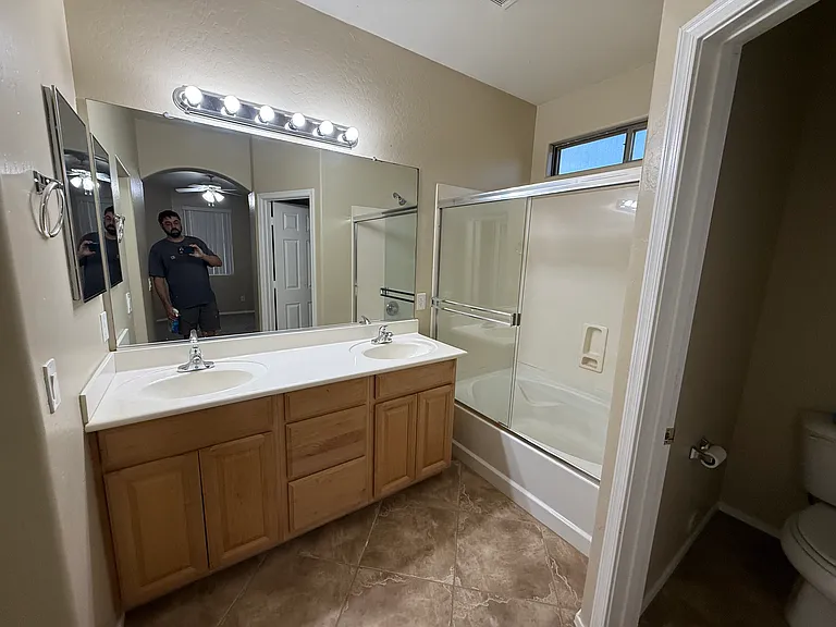 7711 S 68th Dr — Photo 14