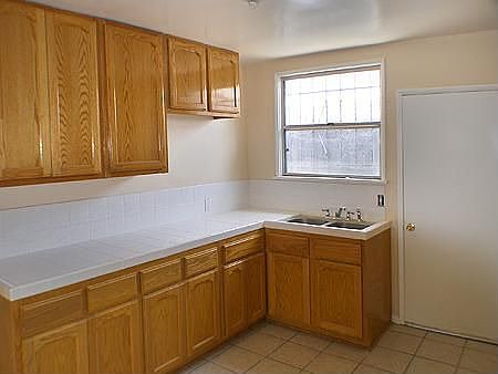 5th image of 9418 S Manhattan Pl