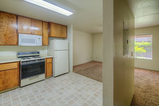 3rd image of 648 W 2nd Ave APT B