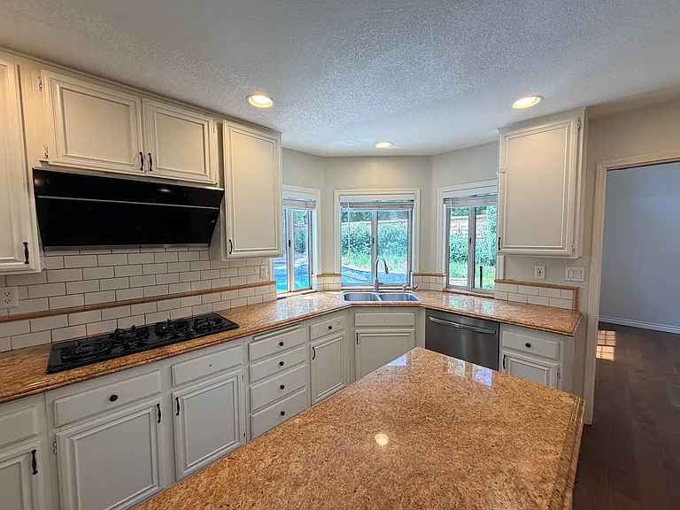 5525 Green Hollow Ln — Photo 8