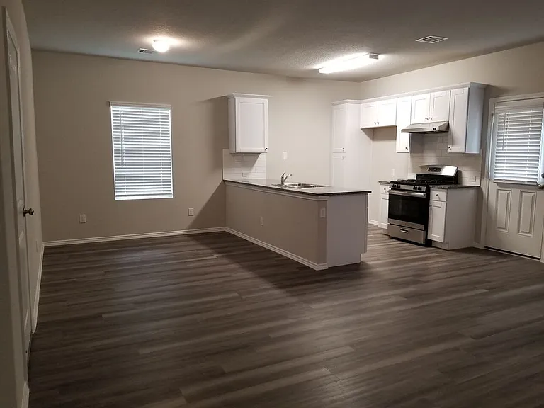 7930 Oak Meadows Bnd — Photo 5