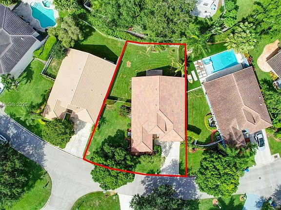 2nd image of 2060 Island Cir