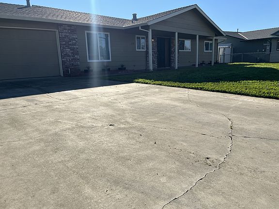 2nd image of 1176 Robert Dr
