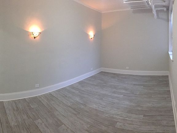 3rd image of 1070 W Thorndale Ave APT G