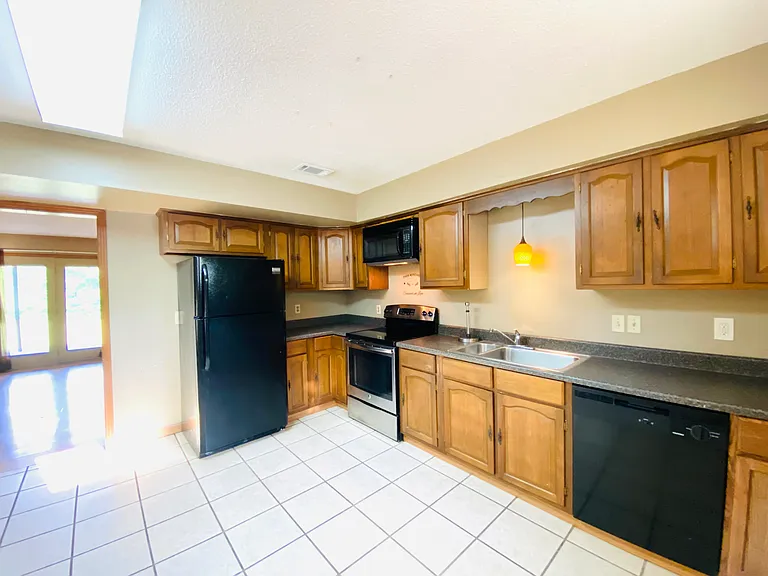 371 Pineview Rd — Photo 6