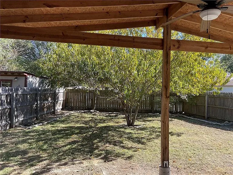 1704 Sycamore St — Photo 14