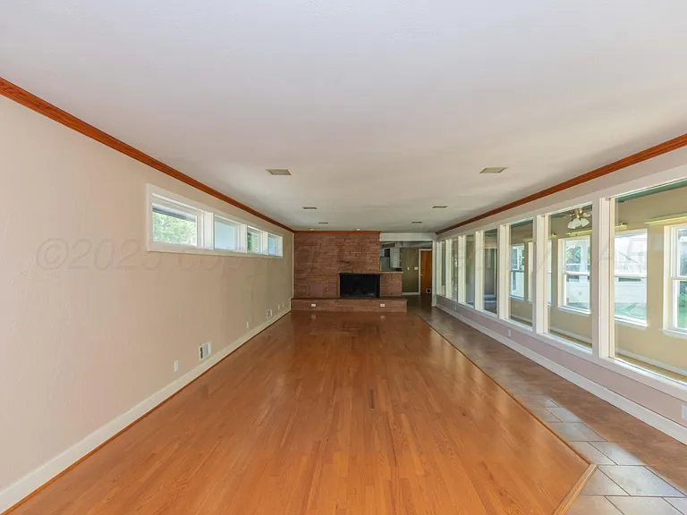2601 S Ong St — Photo 5