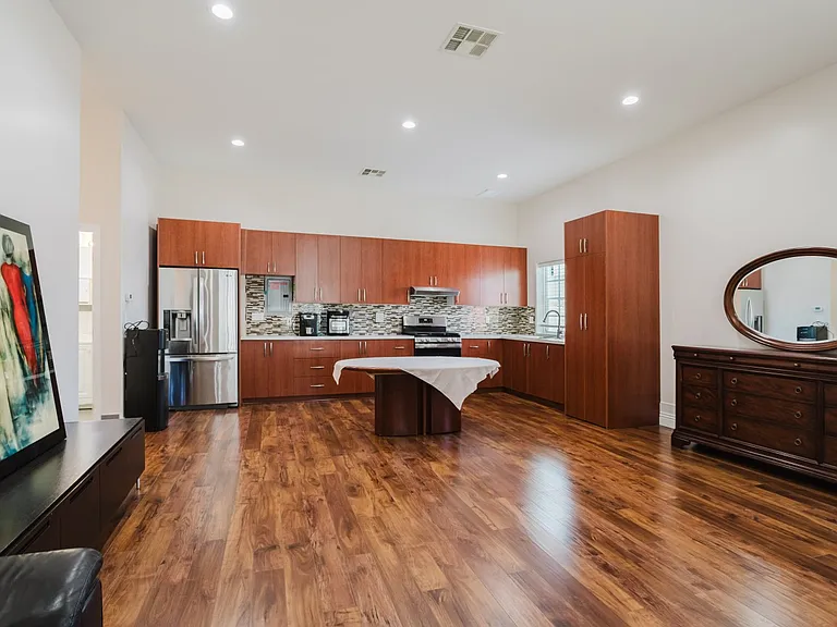 833 E Verdugo Ave — Photo 11