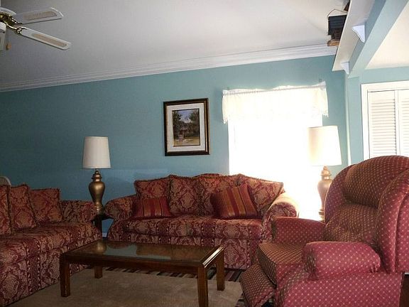 3rd image of 1074 Villa Ln