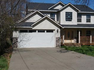 1056 Shafer Ln, Medford, OR 97501