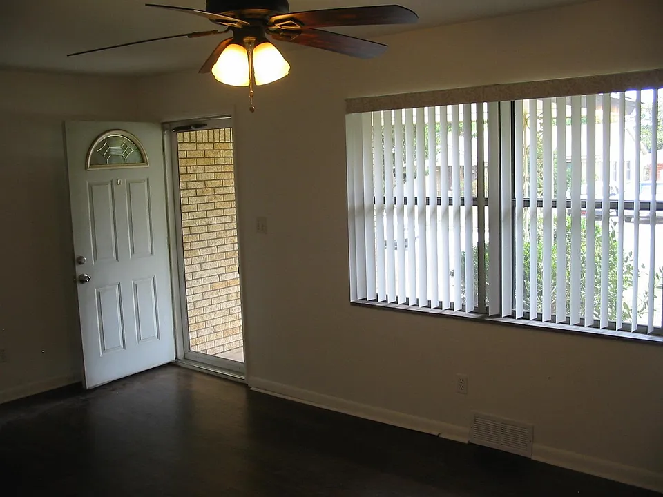 5545 N Shawnee Ave