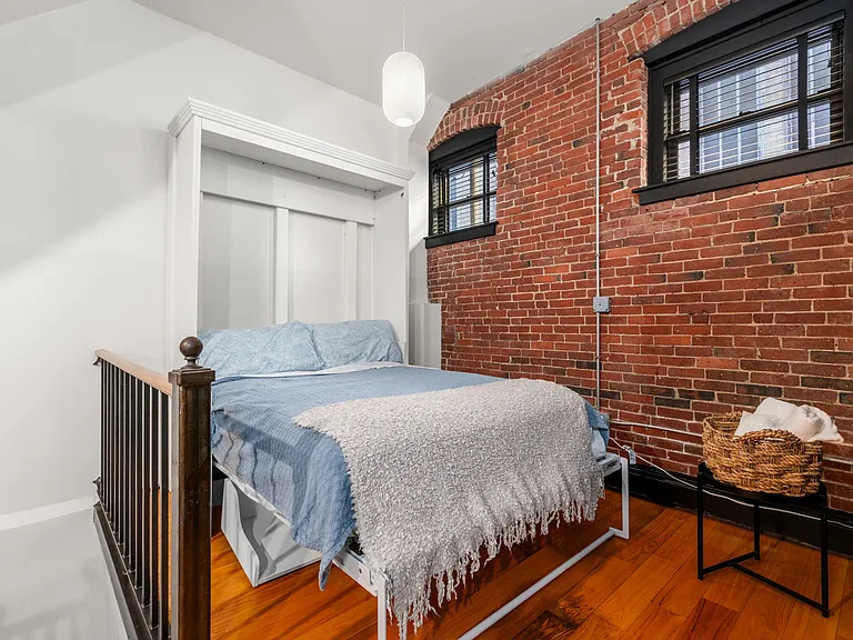 19 Stanhope St #1B — Photo 21