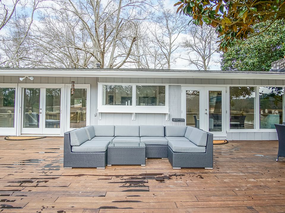 1st image of 2401 Venetian Cir