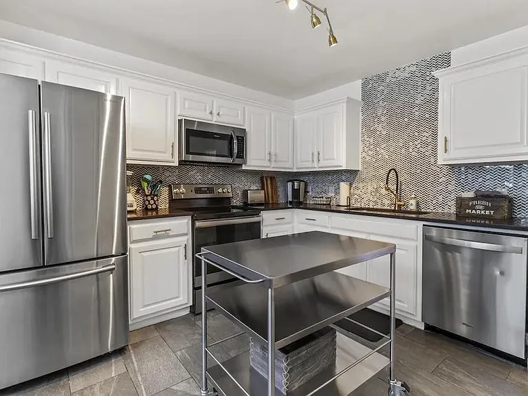 3606 Kayewood Dr — Photo 3