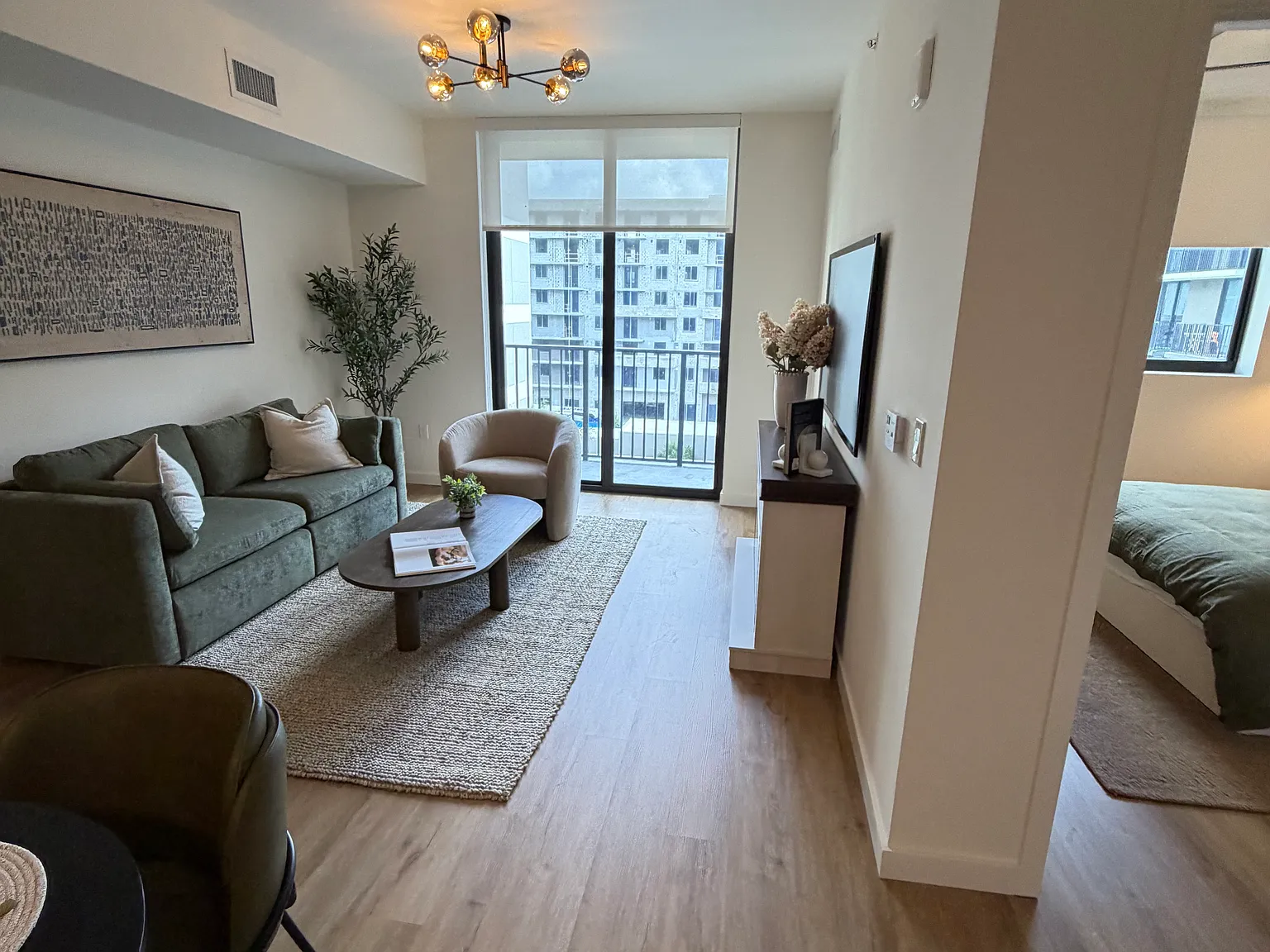 1 bed, 630 sqft, $2,010 — Photo 3